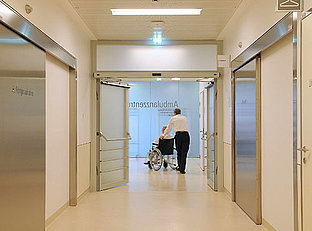 Automatische Drehtür Krankenhaus